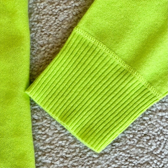 NWT Free People “Treasure” 100% Cashmere Turtleneck Sweater in Lime Punch - Picture 7 of 9